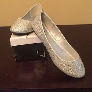 Amy HELEN-381 Silver Flats